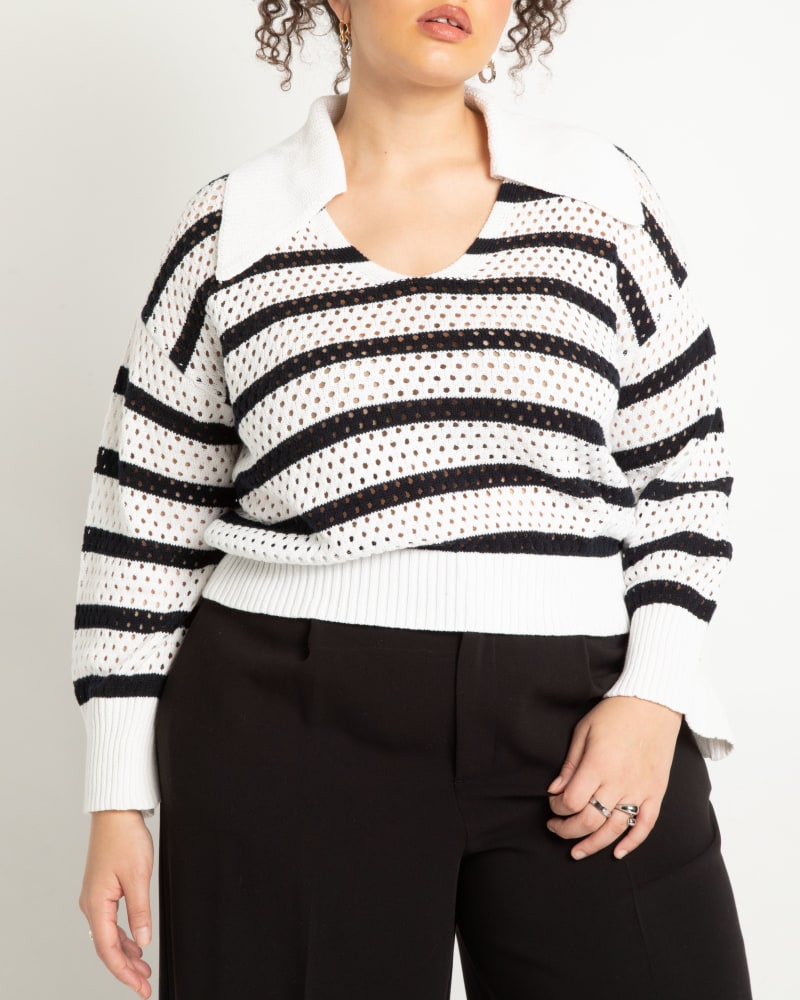 Front of a model wearing a size 14 Striped Oversized Collar Sweater in Black and White Stripe by ELOQUII. | dia_product_style_image_id:272996